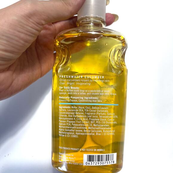 THE BODY SHOP Works Pleasures Rare Freshwater Cucumber Shower Gel Set 2 - Picture 5 of 6